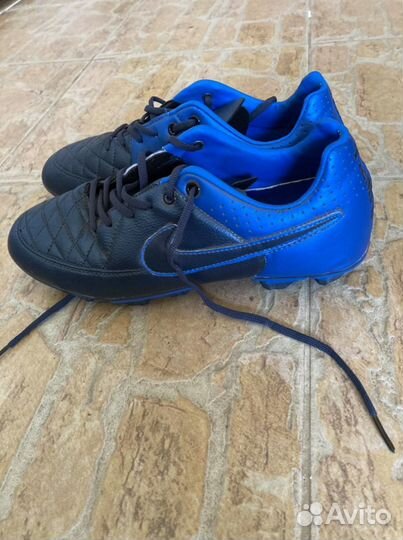 Футбольные бутсы