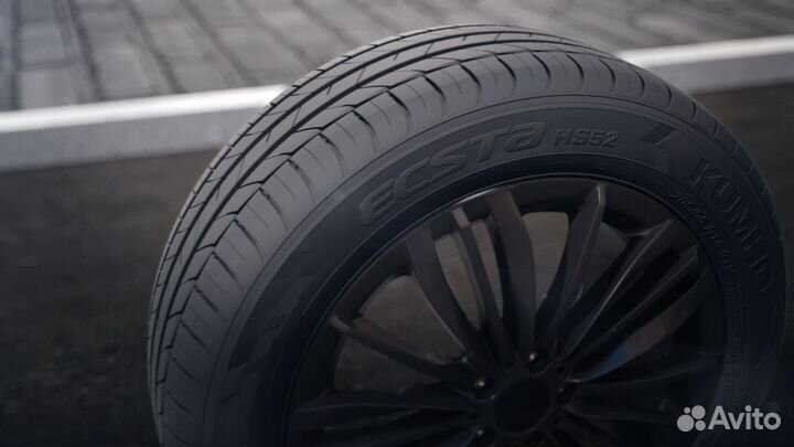 Kumho Ecsta HS52 235/45 R18 98W