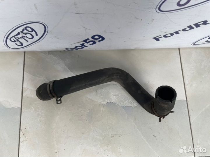 Патрубок системы охлаждения Ford Focus 3 CB8 1.6
