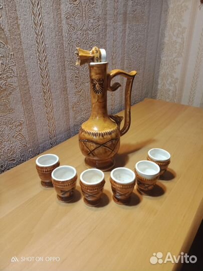 Глиняный кувшин для вина