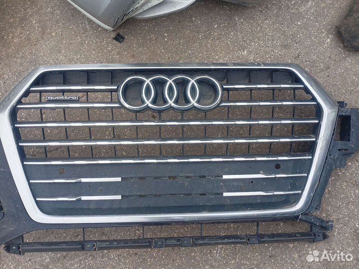 Решетка радиатора Audi Q7 4M 2