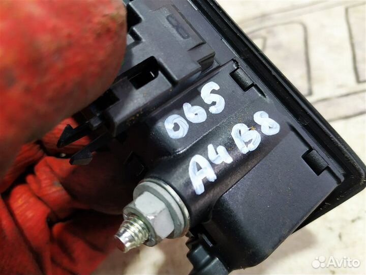 Кнопка открывания багажника Audi A4 B8 2.0 cdnc