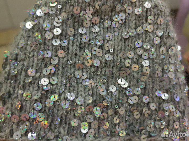 Вязаная шапка мини бини с пайетками серебристая