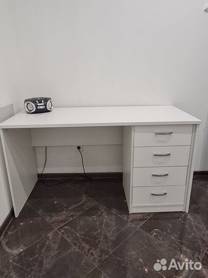 Шкаф белый, Стол белый