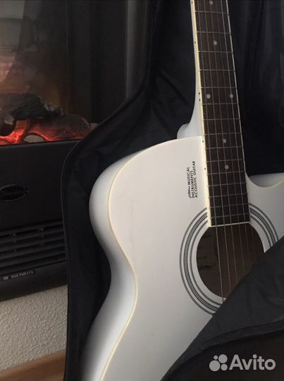 Акустическая гитара