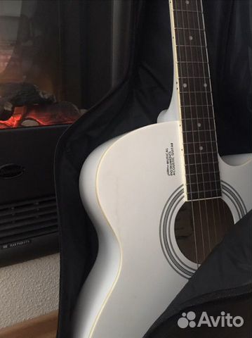 Акустическая гитара
