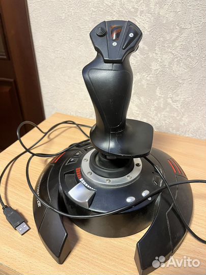 Джойстик thrustmaster