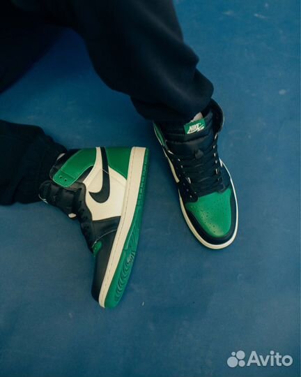 Air Jordan 1 Retro High OG Pine Green