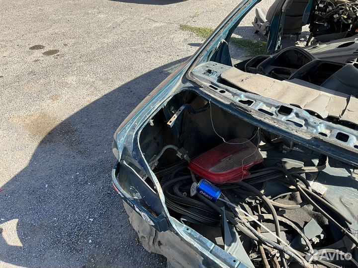 Заднее левое крыло Тойота Авенсис Т220