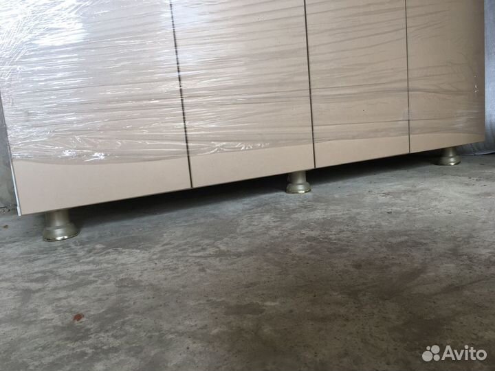 Шкаф 4 х створчатый