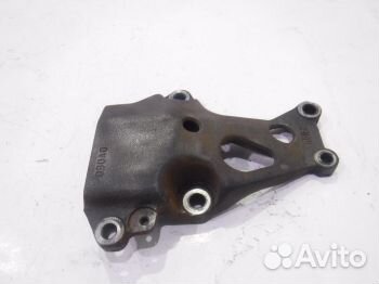 Кронштейн двигателя