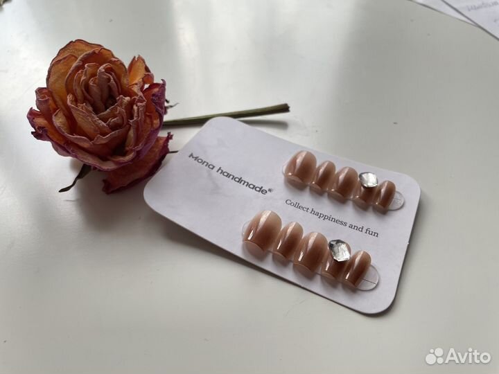 Накладные ногти с клеем
