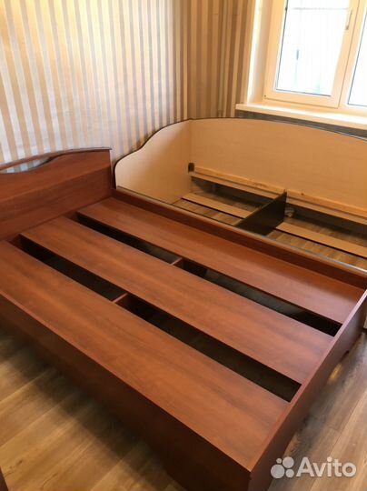 Кровать двухспальная с матрасом