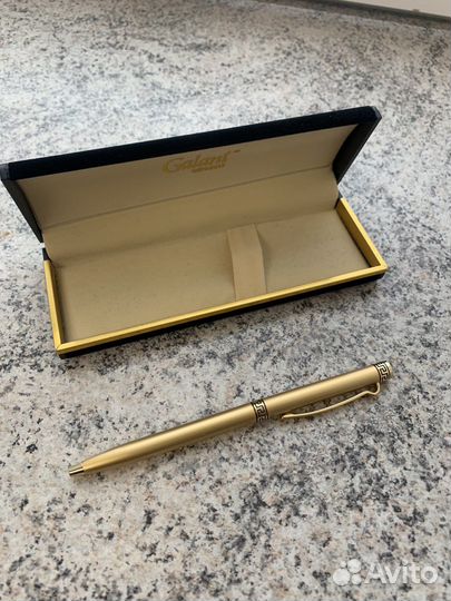 Ручка шариковая подарочная