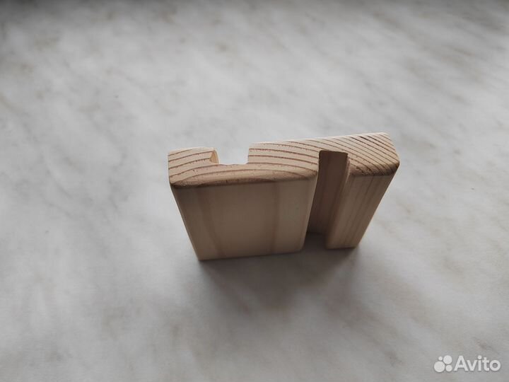 Подставка для телефона из дерева