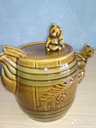 Керамические кувшины, бутылкии с медведем