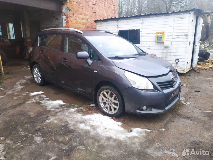 Toyota verso кузов по частям