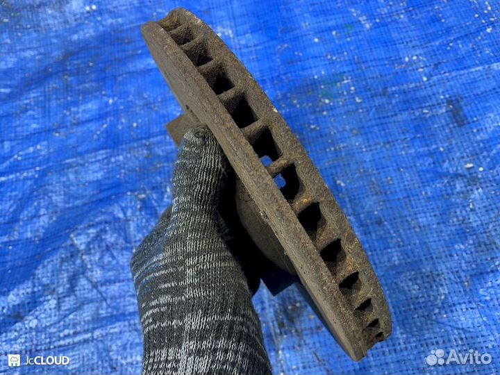 Тормозной диск на toyota ipsum ACM21 2azfe