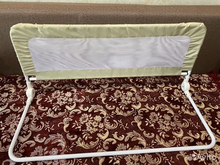 Защитный бортик для кровати