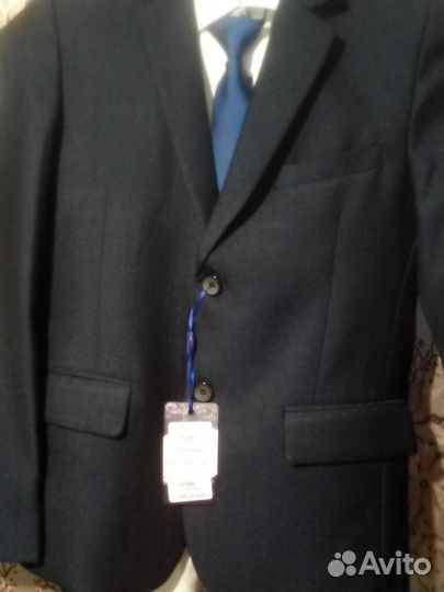 Костюм тройка новый