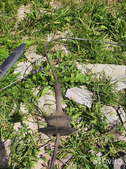 Трос от багажника с ручкой и замком. Рено симбол