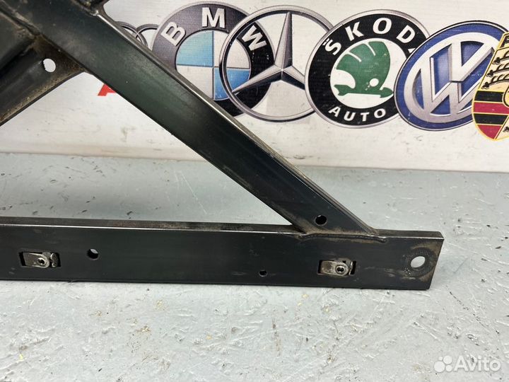 Распорка подрамника Audi A4 B8 1.8 cabb 2008