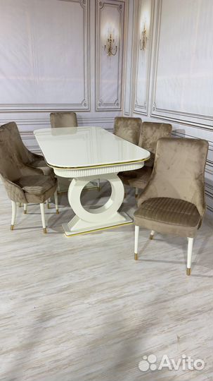 Стол со стульями в гостинную