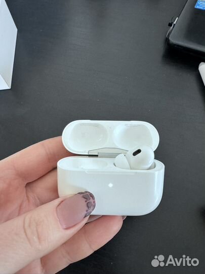 Airpods pro 2 кейс и правый наушник