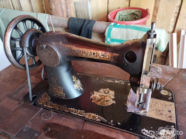 Швейная машинка Зингер ножная