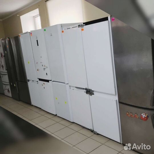 Холодильник б/у двухкамерный, встраиваемый, узкий