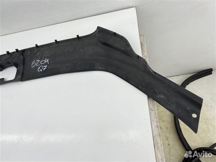 Накладка радиатора Audi Q7 4LB BAR 2007