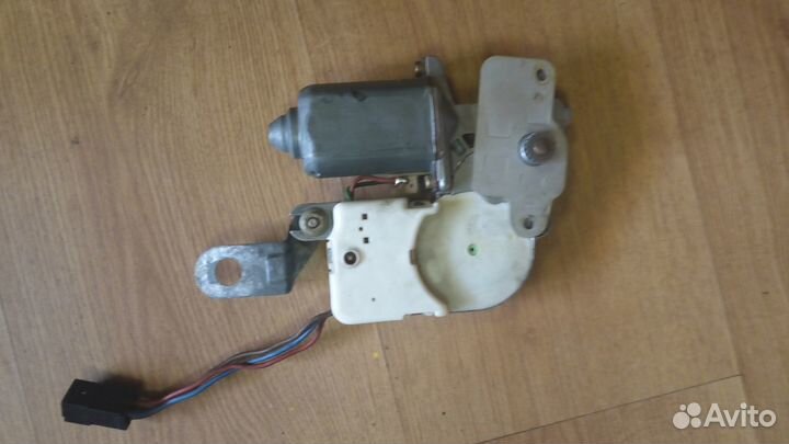 Моторчик эл.люка на Пассат Б 3