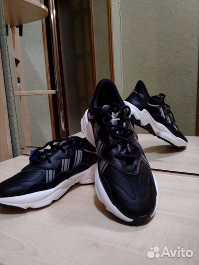 Кроссовки Adidas Ozweego