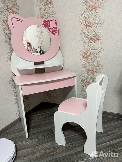 Туалетный столик с зеркалом детский