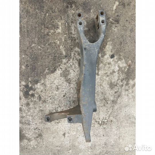 Кронштейн реактивной тяги