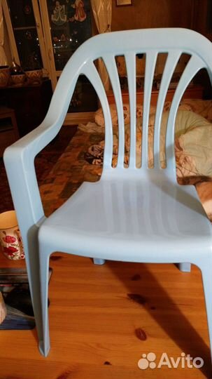 Детский стульчик со спинкой и подлокотниками