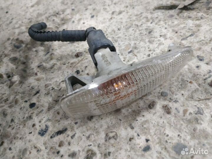 Поворотник в крыле Mitsubishi Lancer 10