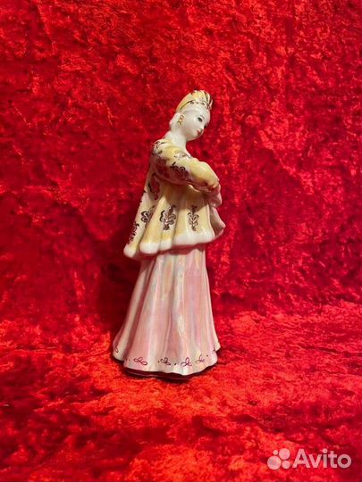 Статуэтка лебедушка