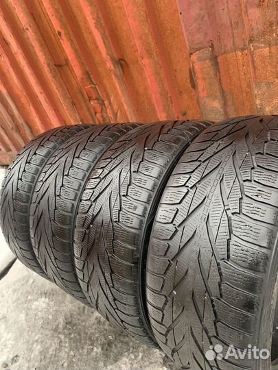 Nokian Tyres Hakkapeliitta R2 SUV 255/45 R20 105R