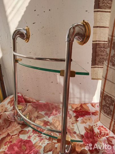 Полочка для ванной угловая