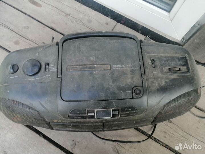 Кассетный магнитофон