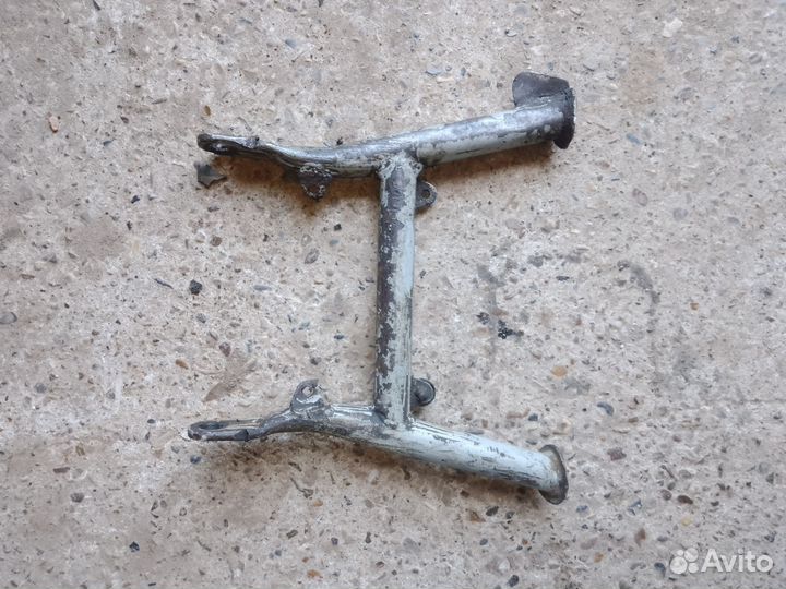 Центральная подножка Иж бу