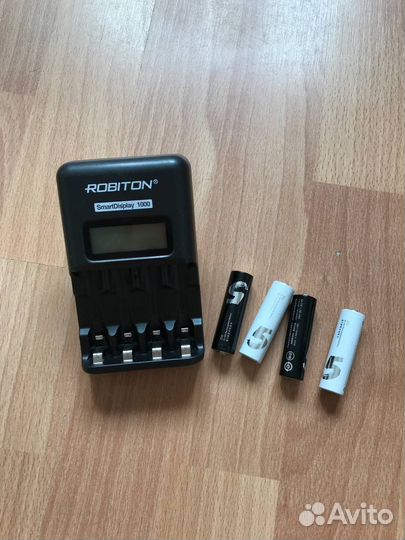 Зарядное устройство robiton SmartDisplay 1000