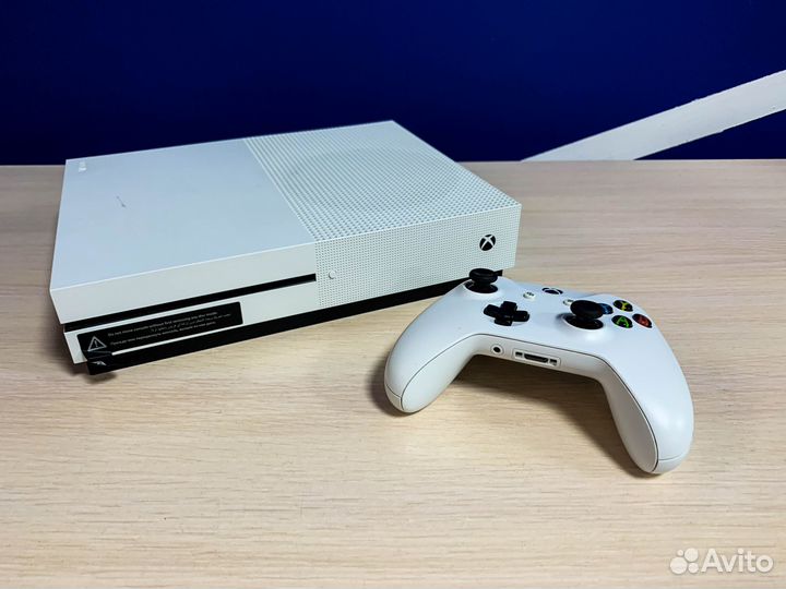 Игровая консоль Microsoft Xbox One S 500Gb, без иг
