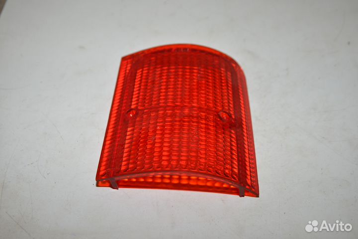 Стекло(рассеиватель) фонаря заднего правого красно