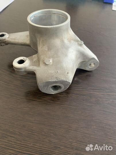 Brp can am поворотный кулак правый