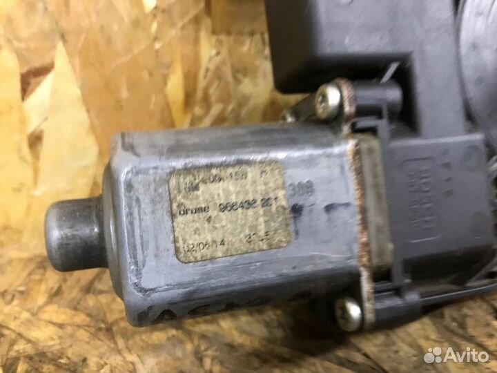 Мотор стеклоподъемника передний правый Opel Astra