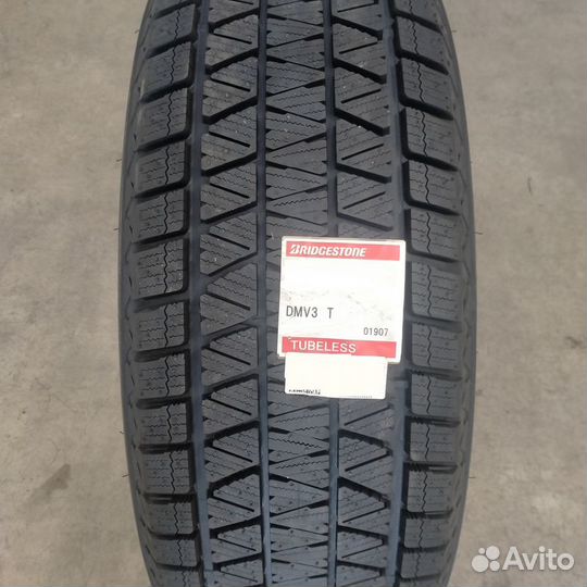 Bridgestone Blizzak DM-V3 245/45 R20 T