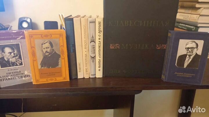 Музыкальная библиотека. Книги по тематике 