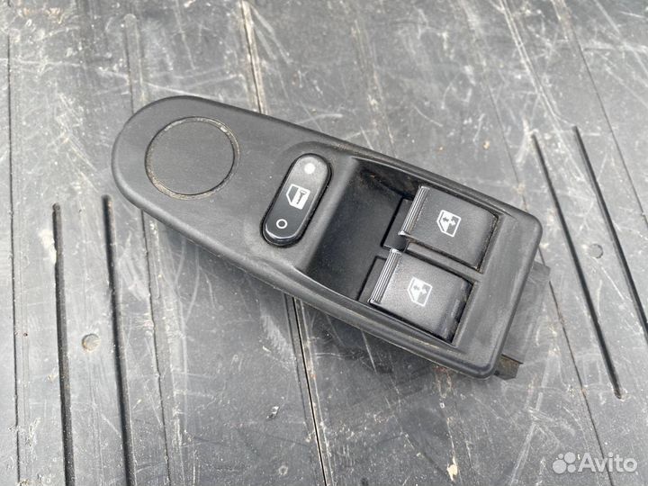 Блок управления стеклоподъемниками передний левый